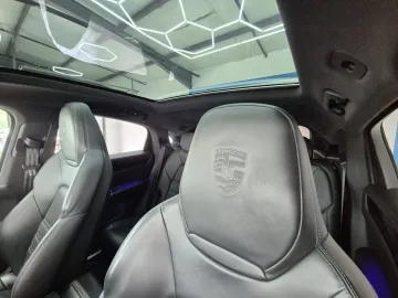 Car image 31