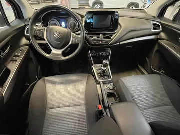 Car image 5