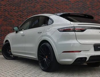Car image 5