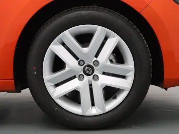Car image 32