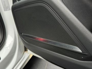 Car image 36