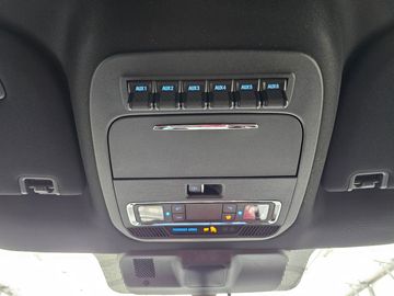 Car image 32