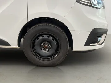 Car image 34