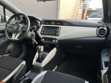 Car image 16