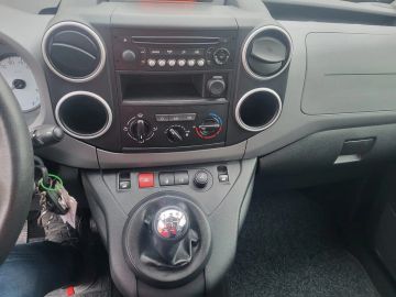 Car image 13