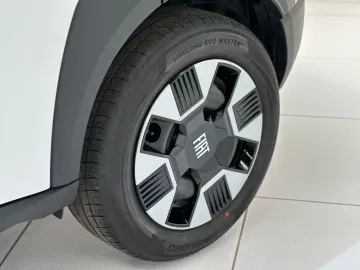 Car image 25