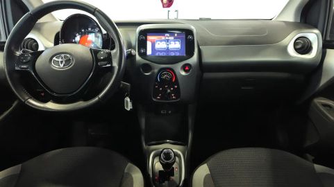 Car image 14