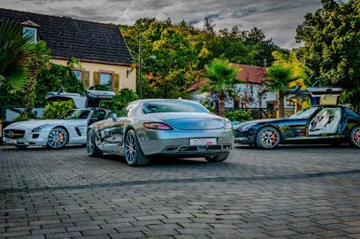 Car image 24