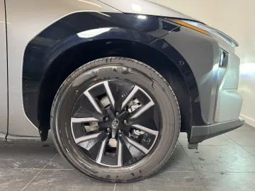Car image 27