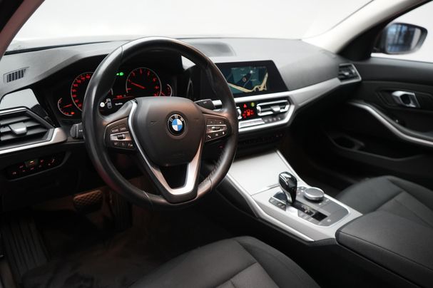 BMW 320i Advantage 135 kW image number 10