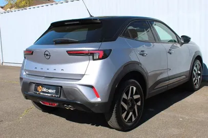 Car image 4