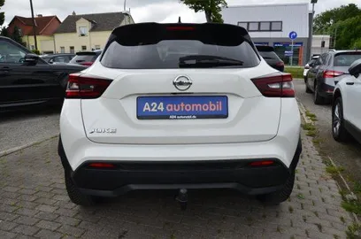 Car image 24