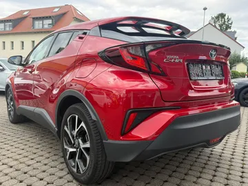 Car image 19