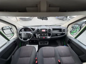 Car image 27
