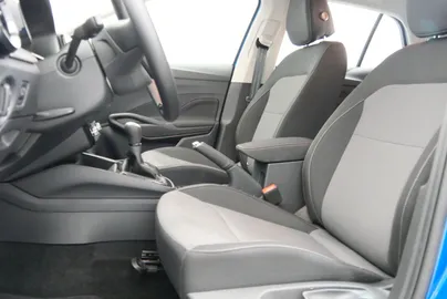 Car image 18