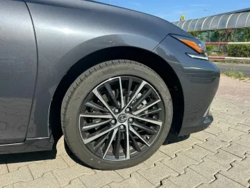 Car image 21