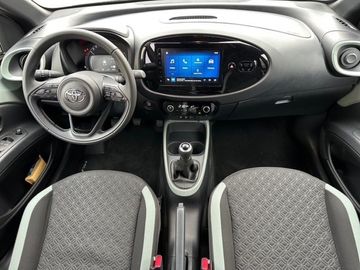 Car image 11