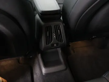 Car image 34