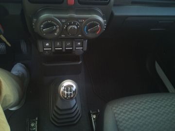 Car image 12