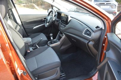 Car image 11