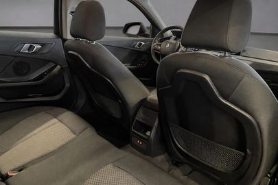 Car image 32