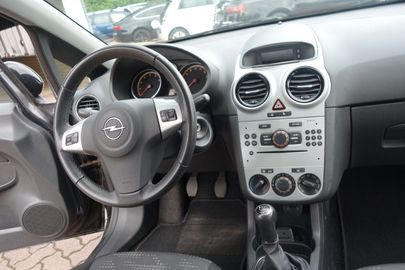 Car image 11