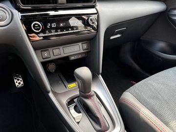 Car image 14