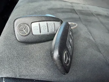 Car image 37