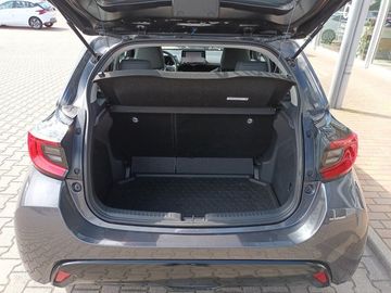 Car image 14