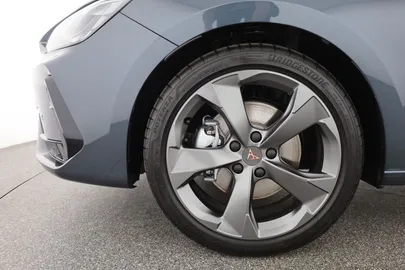 Car image 30