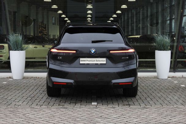 BMW iX xDrive40 240 kW image number 15