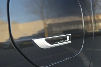 Car image 24