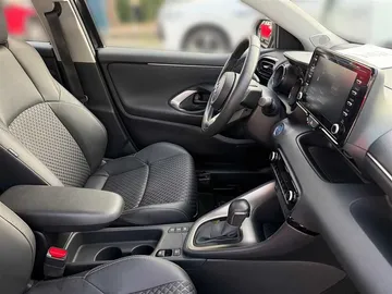 Car image 16
