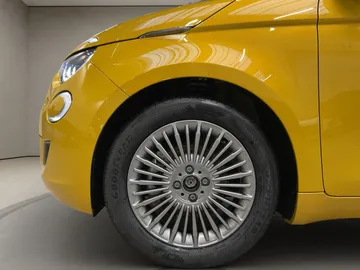 Car image 17