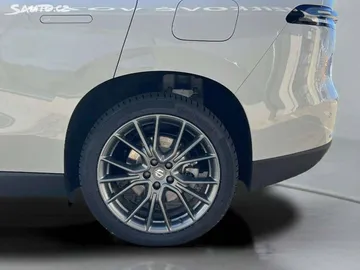 Car image 26