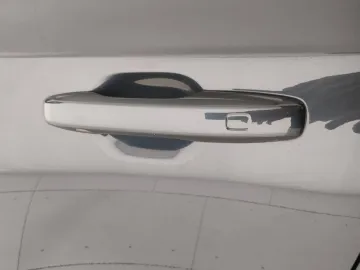 Car image 32