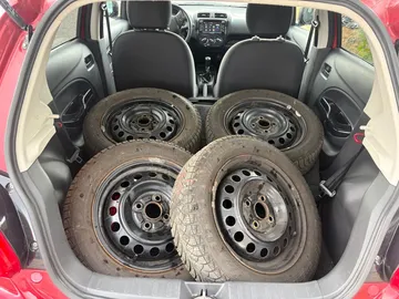 Car image 25