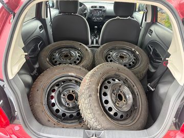 Car image 25