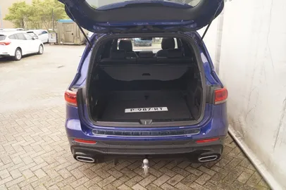 Car image 30