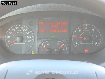 Car image 32