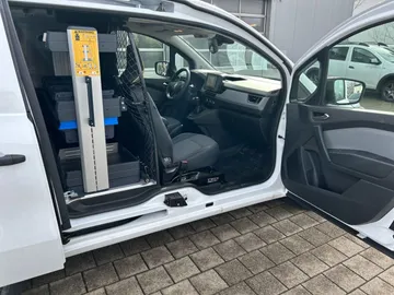 Car image 15
