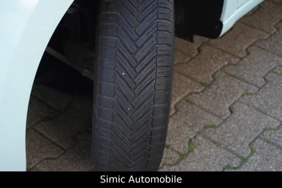 Car image 32