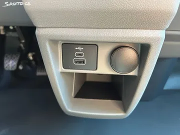 Car image 32