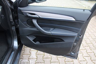 Car image 37