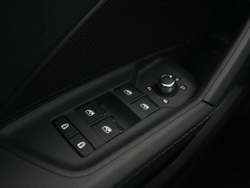 Car image 33