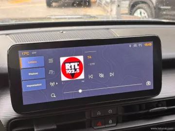 Car image 25