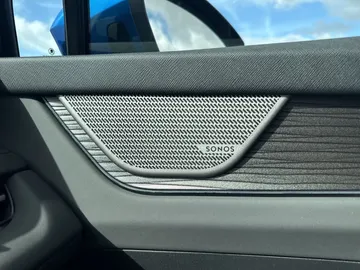Car image 26