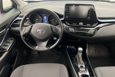 Car image 12