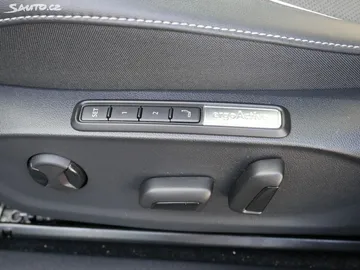 Car image 32