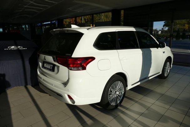 Mitsubishi Outlander 2.4 Plug-In Hybrid Plus 165 kW image number 3